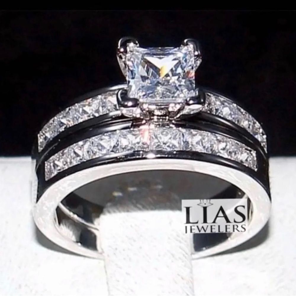New 18k white gold wedding ring set